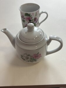 Tea pot and tea mug