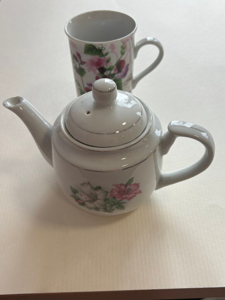 Tea pot and tea mug